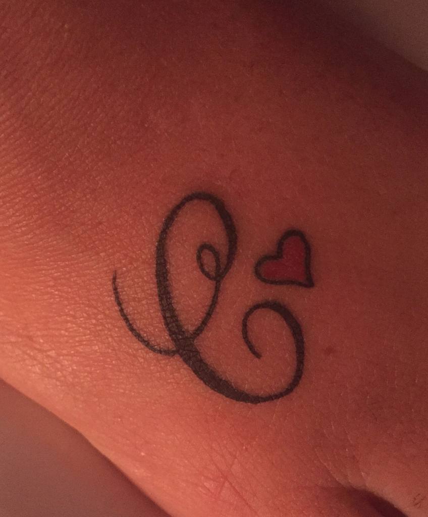 Tatuagem Letra C com coração