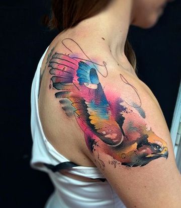 tatuagem de águia para mulheres