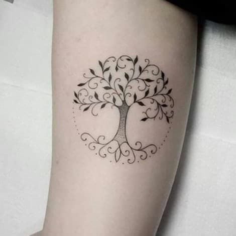 Baum des Lebens Tattoo in Schwarz mit Verblendung