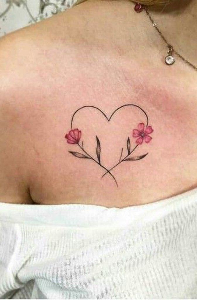 Tatuaggio cuore con fiori e rami