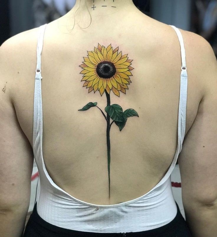 Sonnenblumen-Tattoo auf dem gesamten Rücken 1