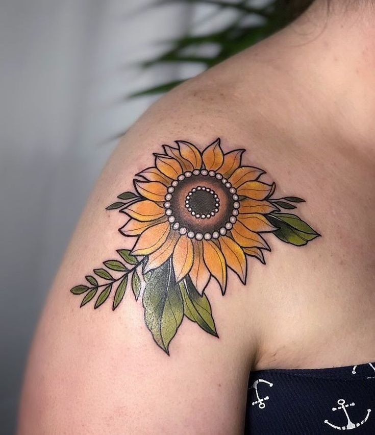 Sonnenblumen-Tattoo auf der Schulter