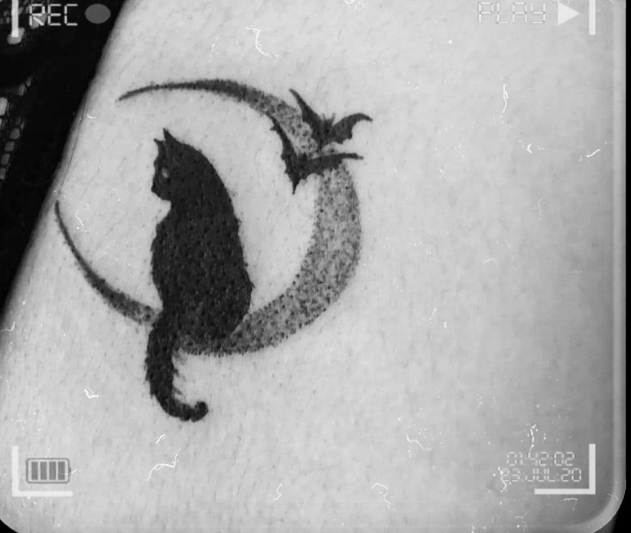 Tatuaggio di gatti e pipistrelli lunari