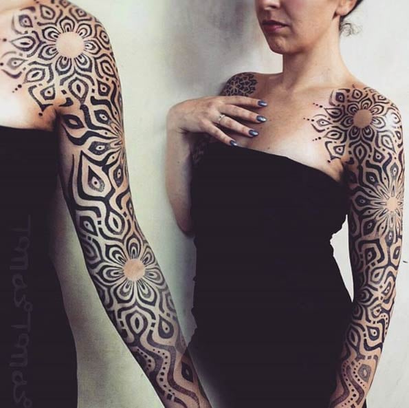 Tatuagem de manga Padrões geométricos de flores e círculos linha grossa