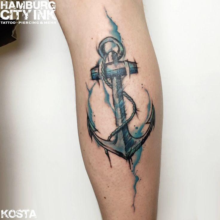 Tatuaggio di ancoraggio nei toni del blu con corda intrecciata
