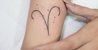 Tatuaje de aries contelacion