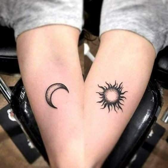 Tatuaje del Sol y la Luna para parejas en brazo