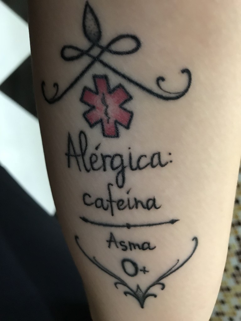 Tatuaje para alergicos a la cafeina y asma