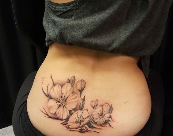 Tatuajes Arte Belleza Ideas Flores negras tres en toda la espalda baja