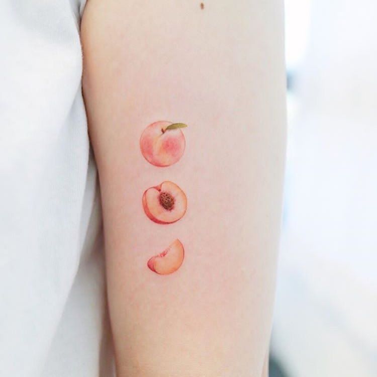 Kleine schöne Tattoos für Frauen, pfirsichfarben, ein Viertel, eine Hälfte und ein Ganzes