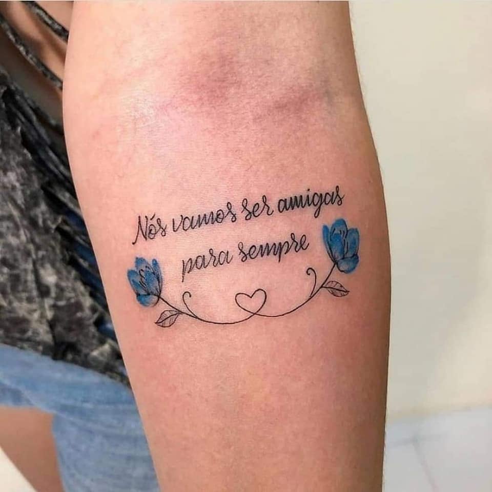 Tatuajes Bellos para Mujeres frase en antebrazo Vamos a ser amigos por siempre PORTUGES Nos vamos ser amigos para siempre en