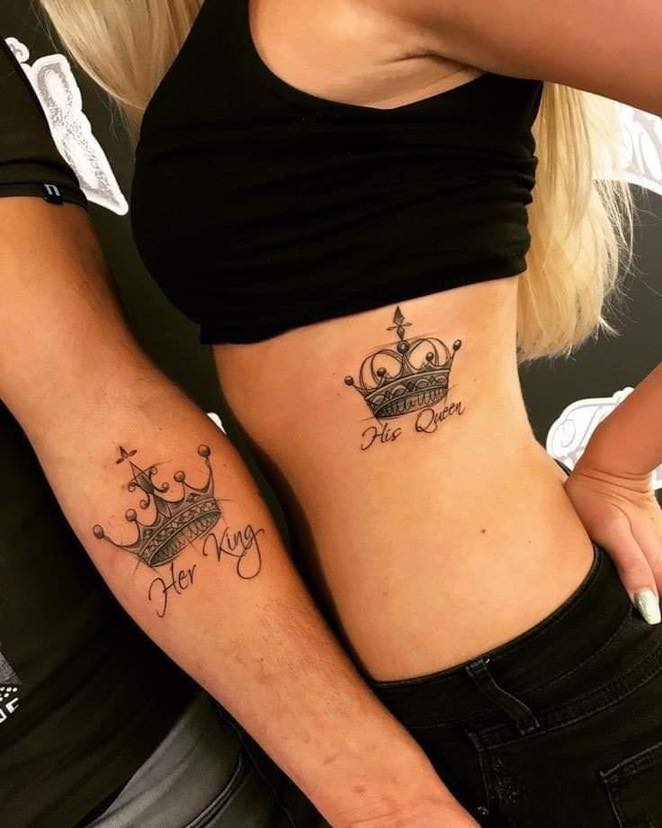Bellissimi tatuaggi per coppie di amici fratelli corone Re e Regina 17