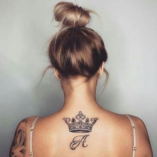 Tatuagens nas costas Coroa Feminina