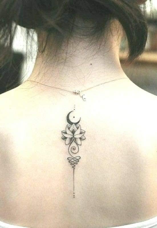 Tatuaggi sulla schiena da donna con fiore di loto e luna in nero