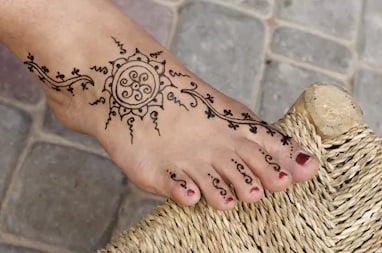 Henna Tattoos Feet and Instep Women star with ornaments up to the toes