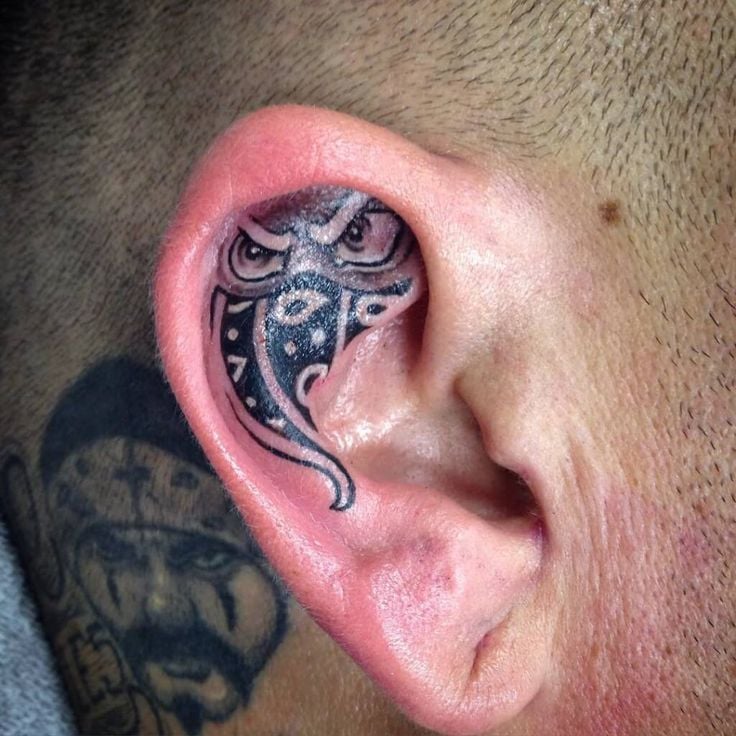 Tatouages d'oreilles de monstre