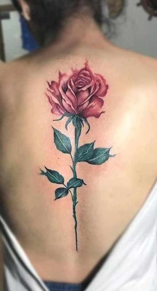 Tatuajes Rosas para mujer en espalda completa 1