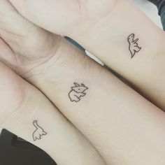 Tatuajes aesthetic super minimalistas Dinosaurios en tres munecas