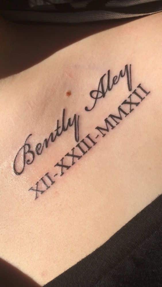 Tatuajes con Letras Romanas con inscripcion Bently Aley