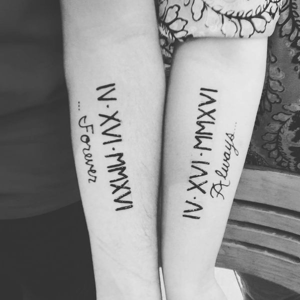 Tatuajes con Letras Romanas emparejados e inscripciones Forever Aluraya