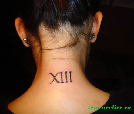 Tatuajes con Letras Romanas en cuello grande numero 13