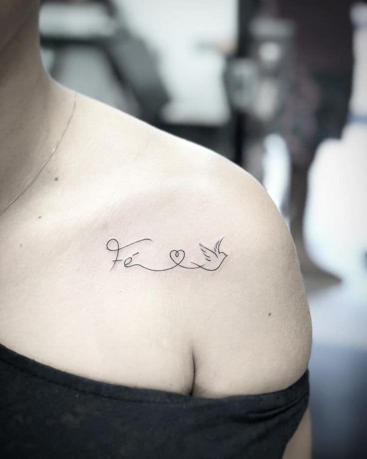 Piccoli e delicati tatuaggi con la scritta Fede con cuore e colomba