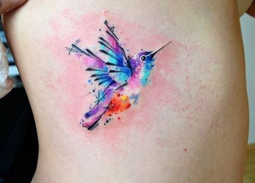 Tatuagens de beija-flor em aquarela