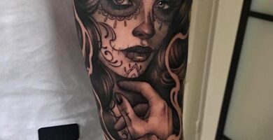 Tatuajes de Catrinas en antebrazo en negro 30