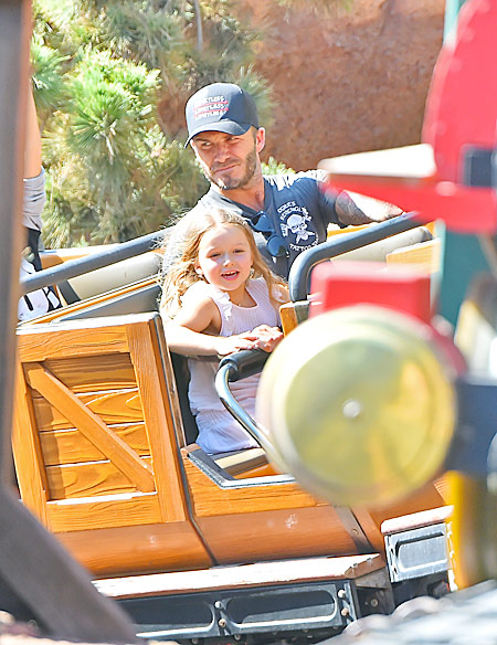 David Beckham tätowiert eine seiner Töchter
