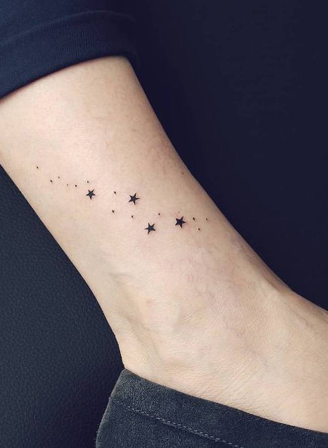 Stern-Tattoos auf kleinen Pantottilla-Sternen
