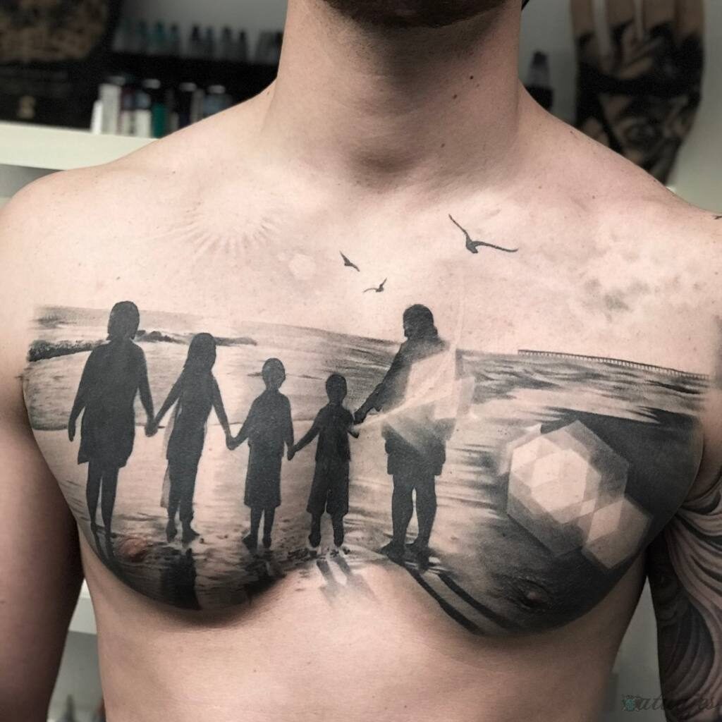 Tatuajes de Familia en todo el pecho hombre negro realista familia en el mar con gabiotas madre padre una nina y dos ninos agarrados de la mano