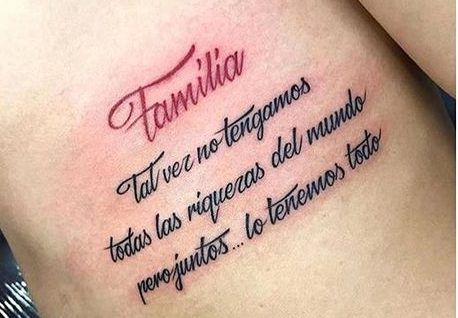 Tatuaggi in Famiglia la frase Forse non abbiamo tutte le ricchezze del mondo ma insieme... abbiamo tutto