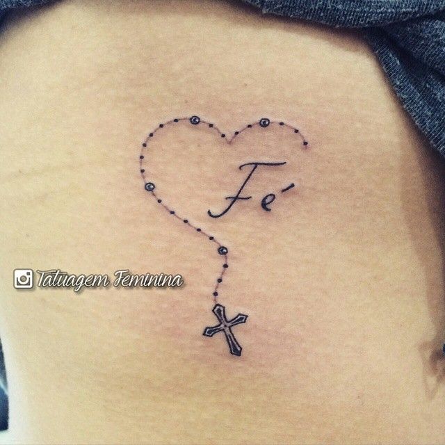 Tatuajes de Fe y Cruces Mujer rosario y palabra fe
