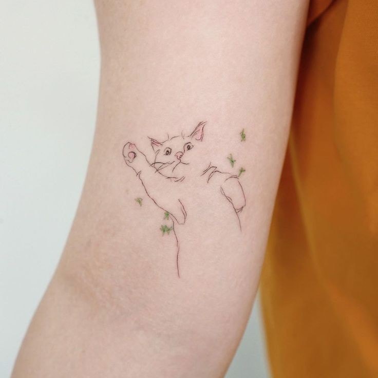 Tatuajes de Gatitos Cachorros con mano arriba 45 1