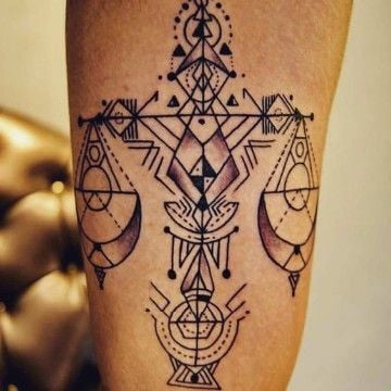Tatuajes de Libra con patrones geometricos