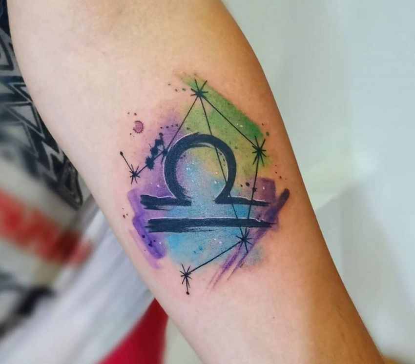 Tatuajes de Libra en acuarela con estrellas y simbolo