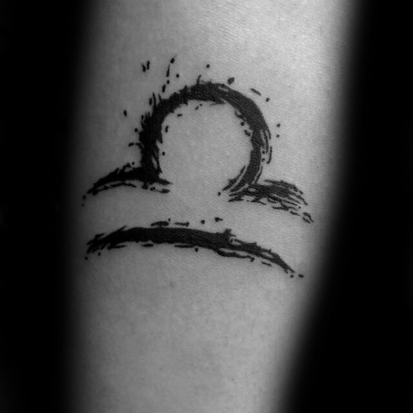 Tatuajes de Libra trazos difuminados simbolo