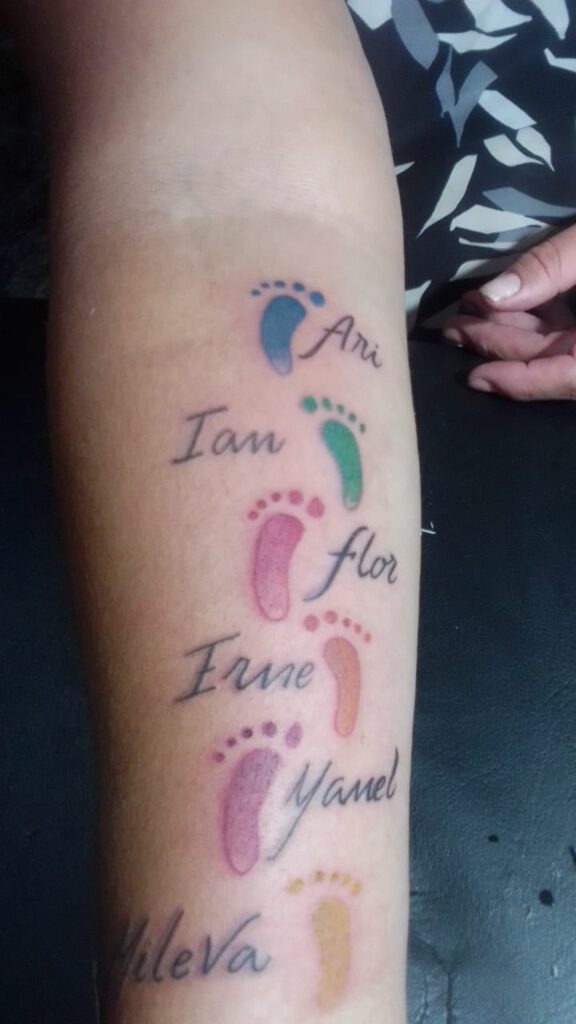 Tattoos from Mothers to Sons 6 feet forearm names Ani Ian Flor Ernme Yanel Mileva
