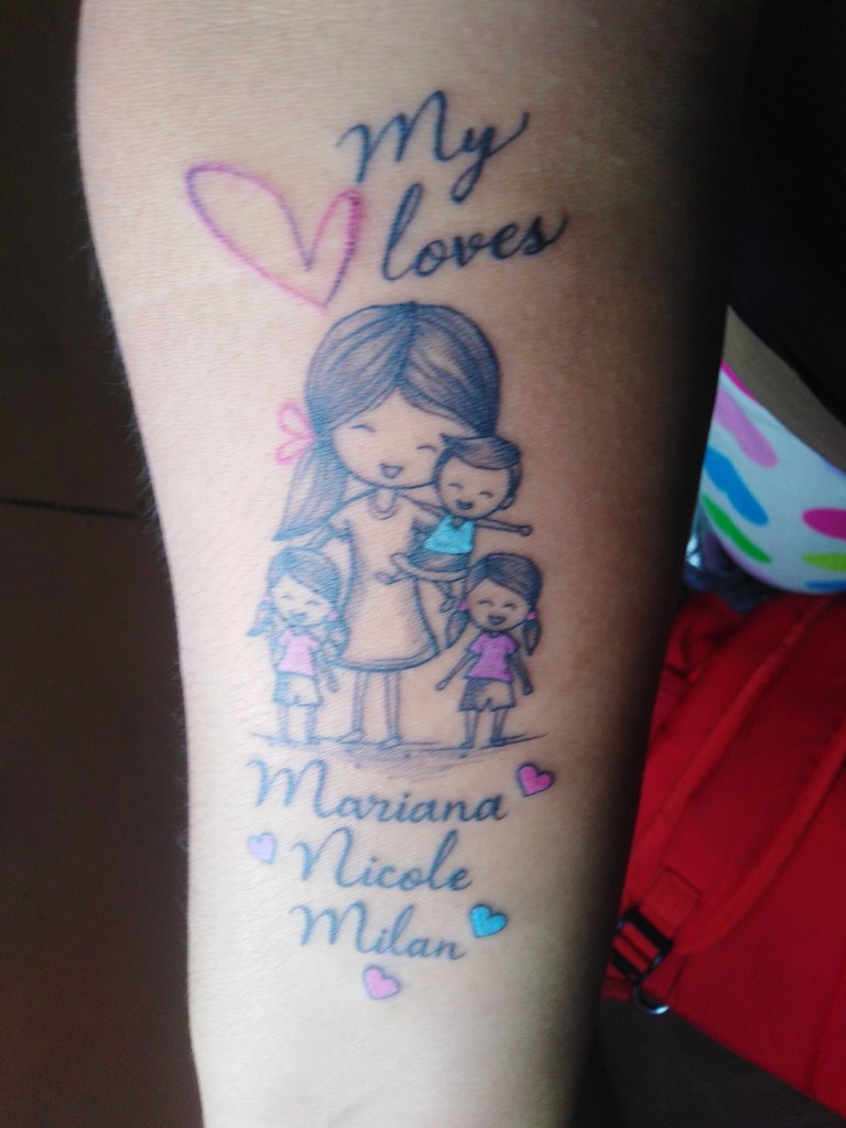 Tatouages de mères à enfants j'en ai 3 hier j'ai eu ça votre tatoueur cherche ce que vous aimez et ensuite il peut le modifier et si vous l'aimez n'hésitez pas à le faire