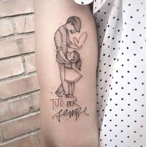 Tatuaggi di Mamme per Bambini sulla pelle e nel cuore, figlia con padre e leggenda Tuo Per Semper