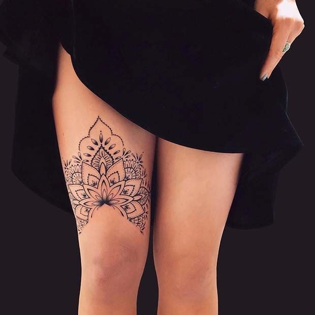Tatuajes de Mandalas en muslo delante
