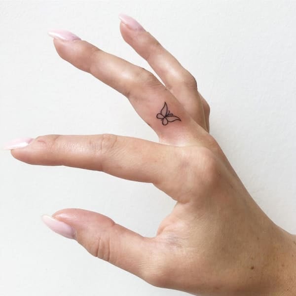 Tatuajes de Mariposas Pequena Mariposa en dedo Mayor destacada 5