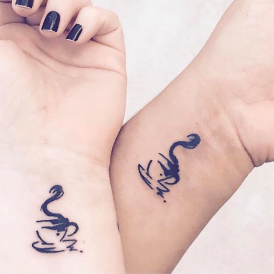 Combine tatuagens para amigos casais irmãs xícara de café nos pulsos preto