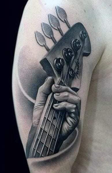 Tatuaggi di musica per basso sul braccio