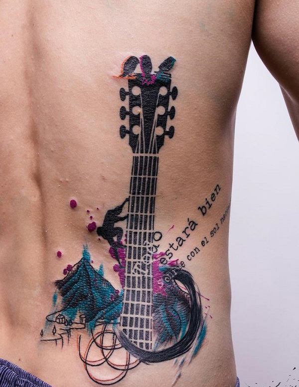 Tatuaggi di musica per chitarra in colori con uccelli con frase Andrà tutto bene Sorridi con il sole