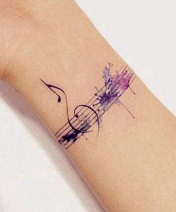 Tatouages de pentagramme de musique sur le poignet