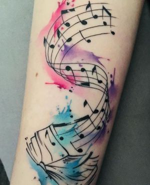 Tatouages de musique Pentagramme ondulé 3D avec des notes et des couleurs rouges et bleues