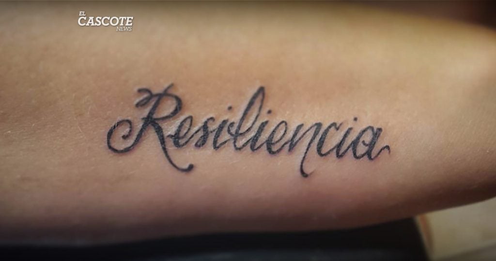 Tatuajes de Resiliencia palabra en letra cursiva 2