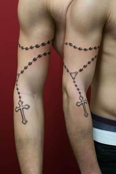 Tattoos von Rosenkränzen Glaube bei Paaren auf beiden Armen bis zum Unterarm