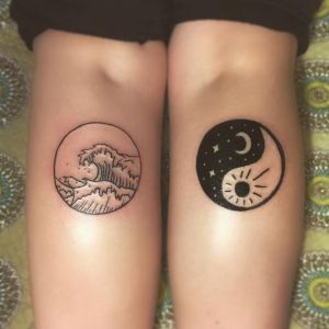 Tatuajes de Yin Yang con sol y luna y con paisaje en pareja